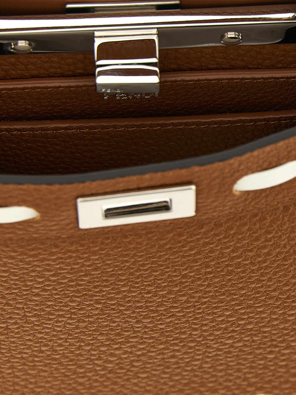 Bolsa Fendi em Couro de Bezerro Marrom