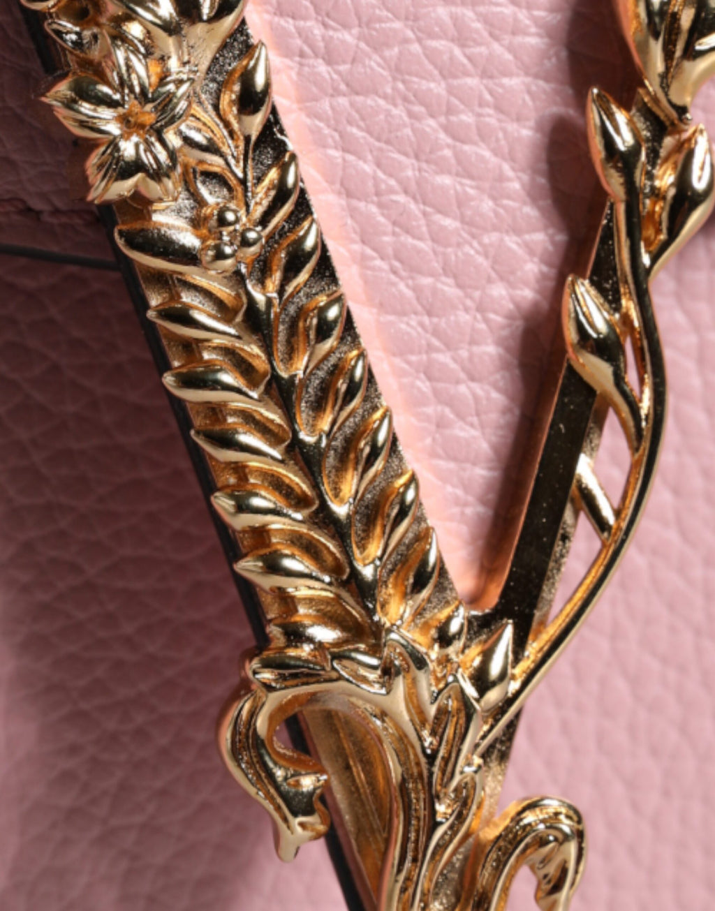 Bolsa Tiracolo Versace em Couro de Vitelo Rosa Granulado com Logotipo