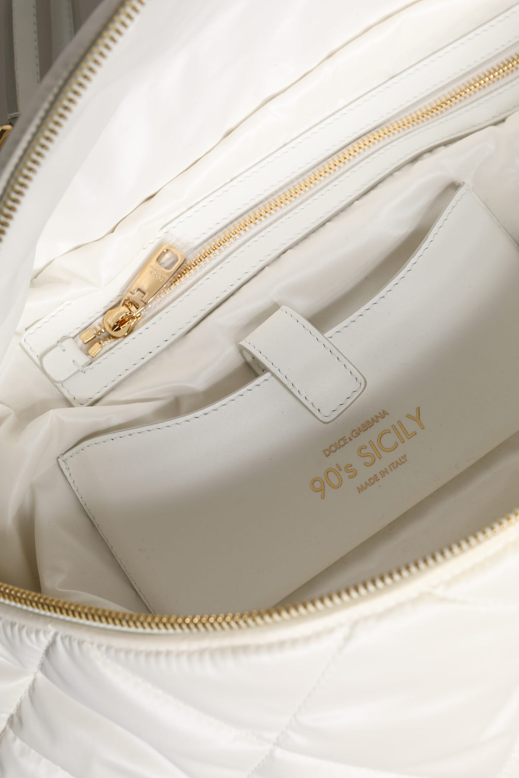 Bolsa De Cintura Dolce & Gabbana Branca Acolchoada Com Logo De Placa